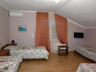 Гостевой дом Ариетта Адлер Стандарт четырехместный с балконом-1